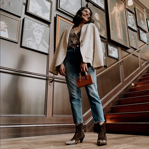 Meet your Posher, Ella - Picture 1 of 5